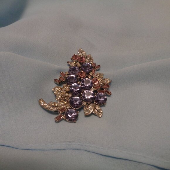 TRENDING VINTAGE GIRL STYLED LAVENDER BLING BIG SILVERY & STONES SHINE P… - Picture 1 of 3